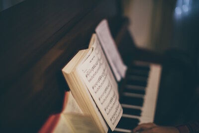 The Effect of Lyrical and Instrumental Music on Reading Comprehension Tasks